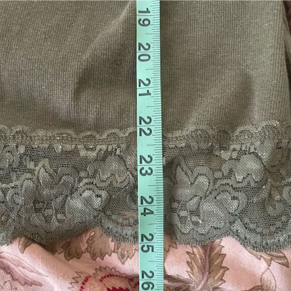 🍑Maurice’s Army Green Lace Trim Adjustable Cami Women's Size Large - Picture 8 of 8